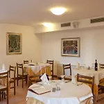 Idania Hotel