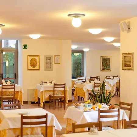 Hotel Idania 3*